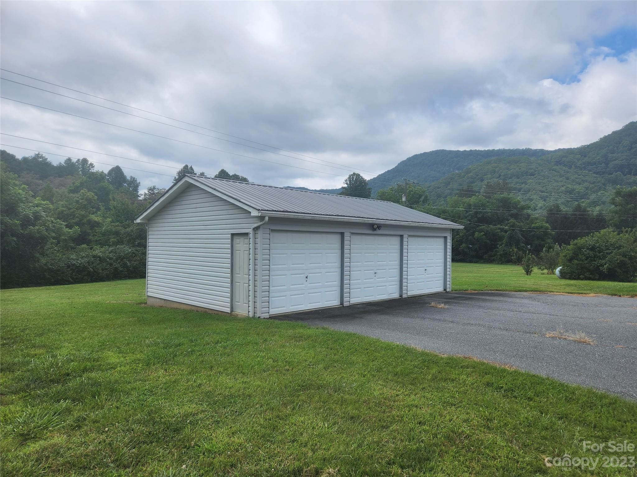 146 Canada Road Tuckasegee, NC 28783 - Photo 8 of 26 Gallery Image 8