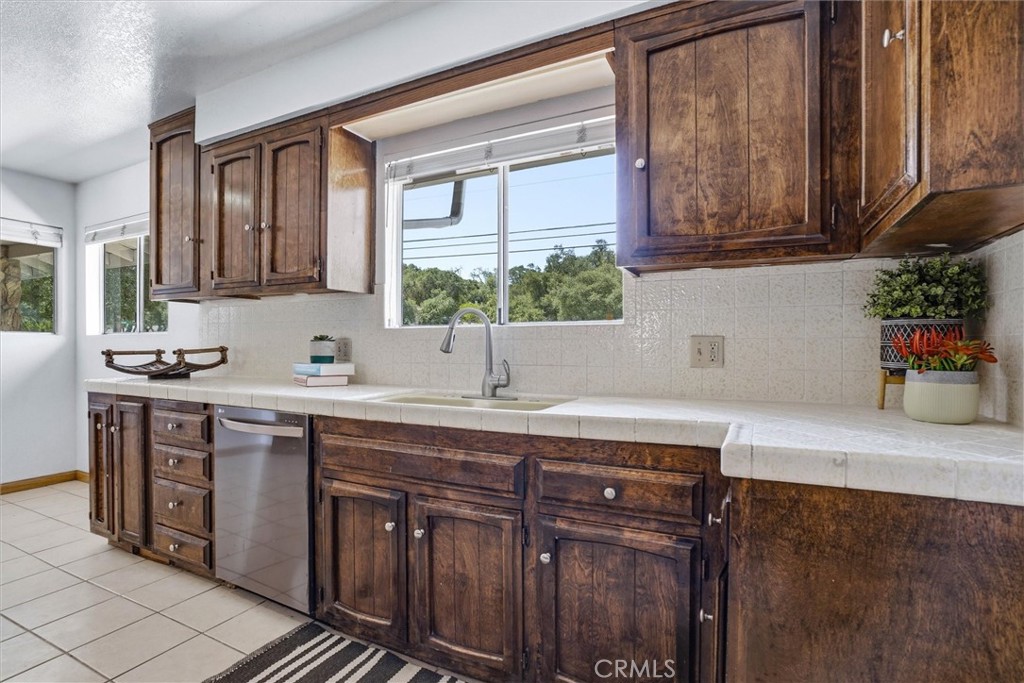 652 Pomeroy Road Nipomo, CA 93444 - Photo 17 of 60 Kitchen