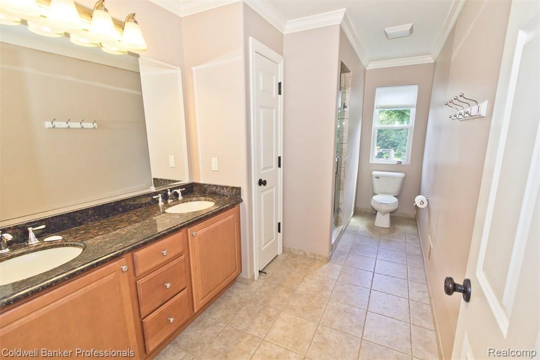 1098 Riverside Street Milford, MI 48381 - Photo 20 of 35 IMG_4594.jpg