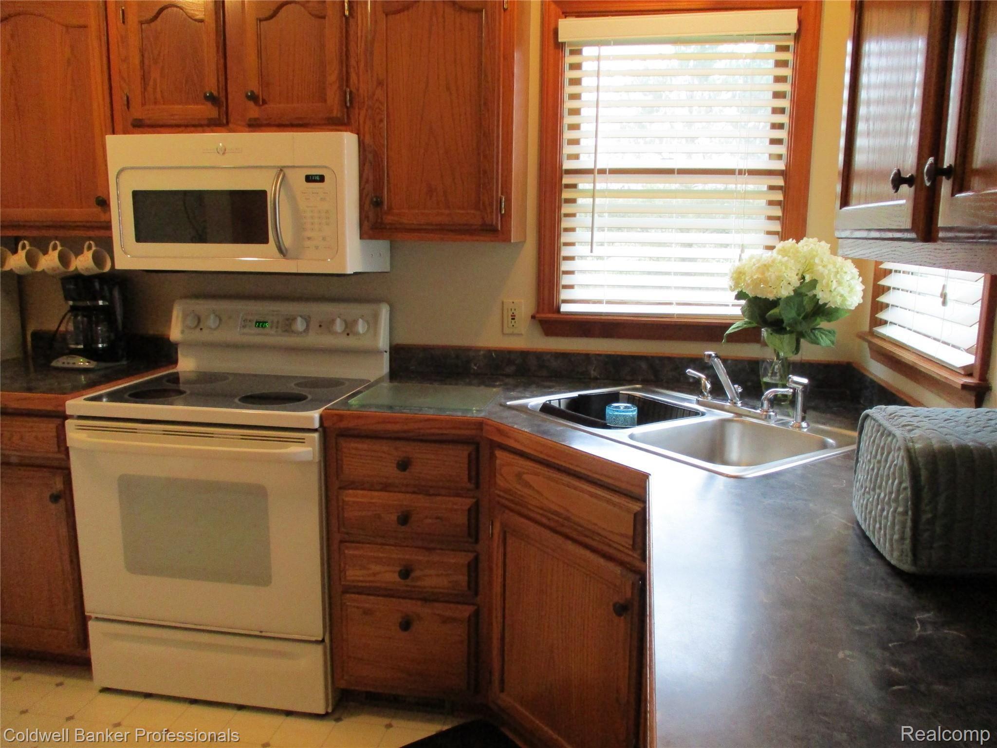 7096 South Ruess Road Owosso, MI 48867 - Photo 4 of 54 4.JPG