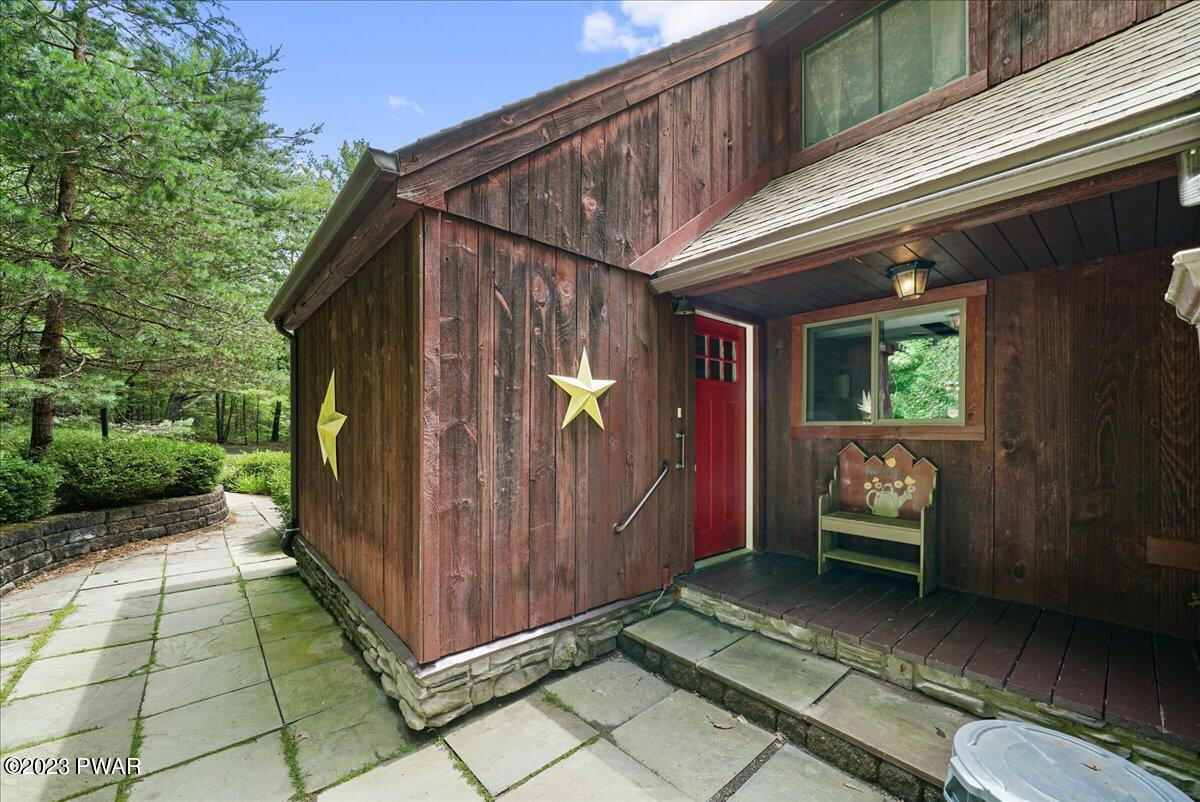 262 Foster Hill Road Milford, PA 18337 - Photo 10 of 64 Entry