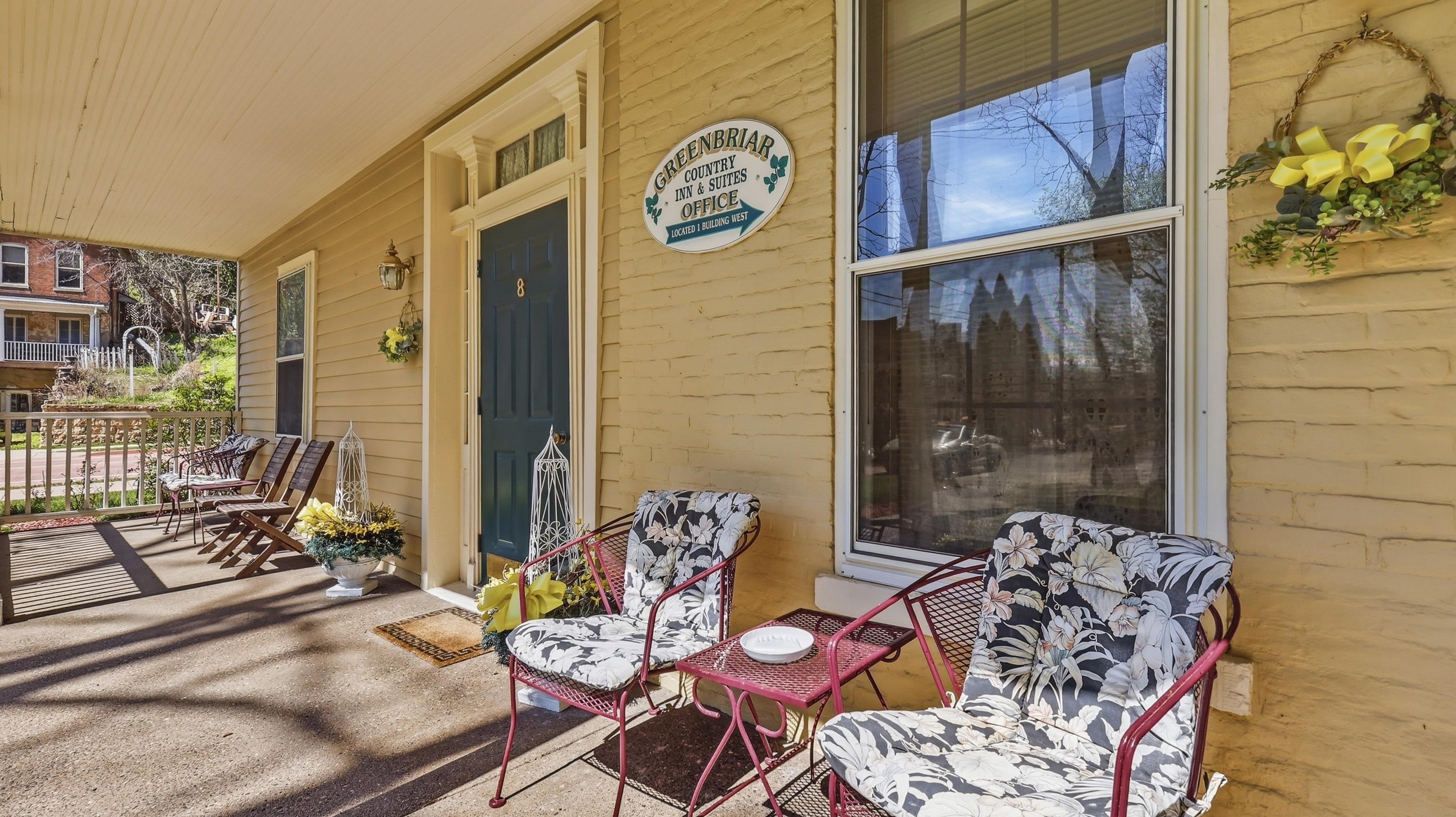 341 Spring Street Galena, IL 61036 - Photo 4 of 35 a outdoor living room with furniture