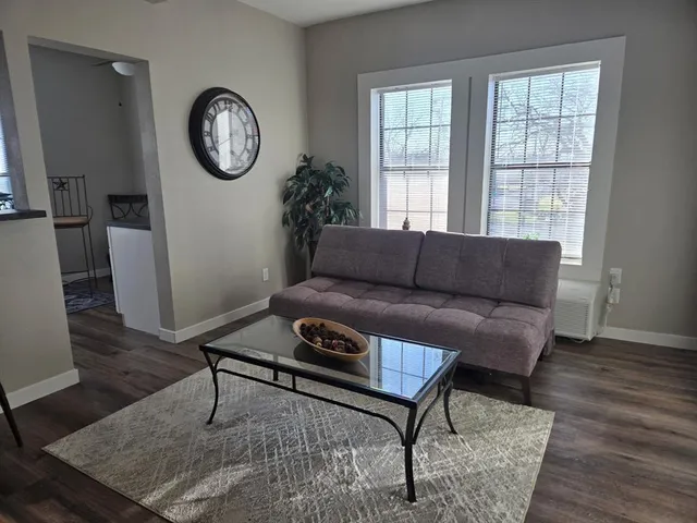 $1,650 | 707 Northwest 4th Avenue, Unit 204, Mineral Wells, TX 76067