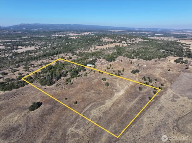 a view of a terrace with skyline