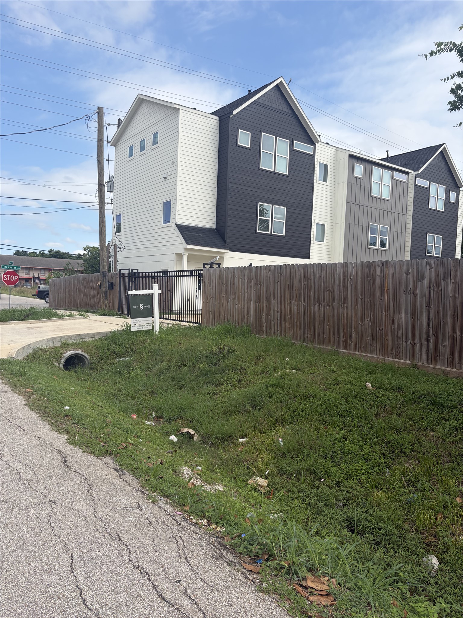 3605 Rebecca Street Houston, TX 77021 - Photo 8 of 9