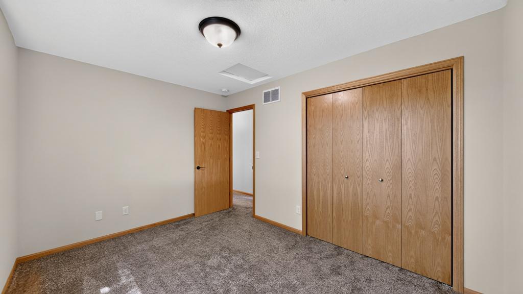 3909 46 Avenue Northwest Rochester, MN 55901 - Photo 22 of 36