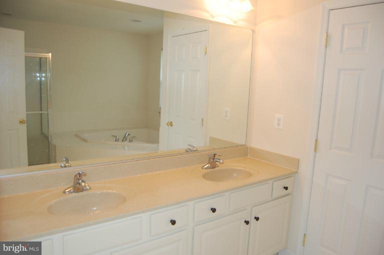 13 Chatham Road Ellicott City, MD 21042 - Photo 2 of 7 Bath (Master)