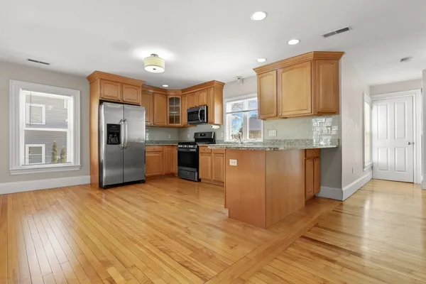 $3,200 | 40 Avon Street, Unit 2, Wakefield, MA 01880