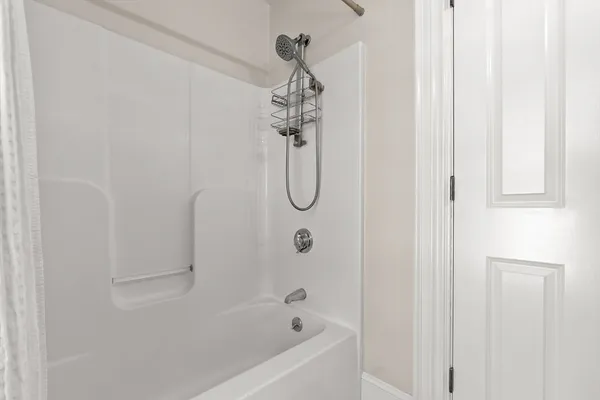 $3,200 | 40 Avon Street, Unit 2, Wakefield, MA 01880