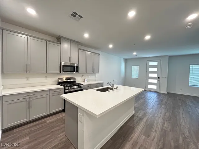 $2,595 | 600 Carriage Hill Drive, Unit 1070, Las Vegas, NV 89138