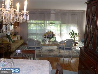 1136 Oliver Road Huntingdon Valley, PA 19006 - Photo 5 of 12 Living Room