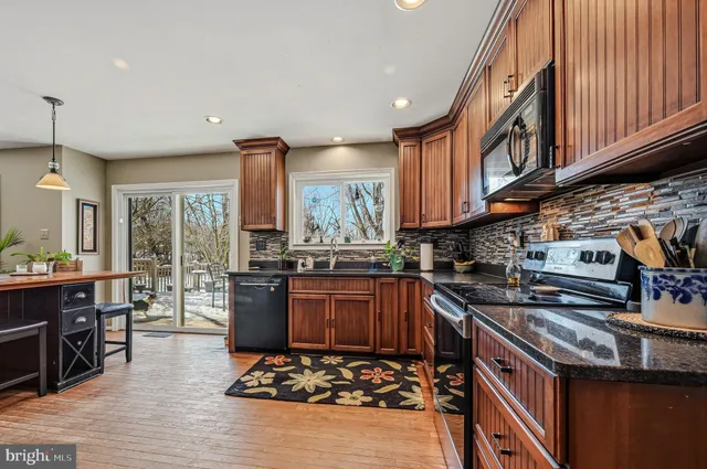 $615,000 | 5 Roosevelt Way, Avondale, PA 19311