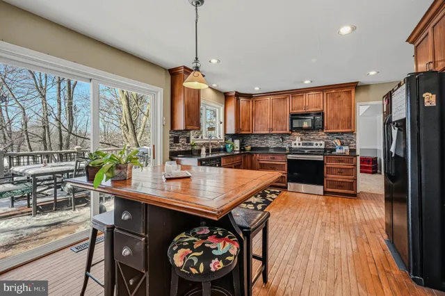 $615,000 | 5 Roosevelt Way, Avondale, PA 19311