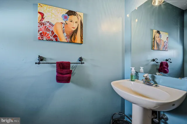 $615,000 | 5 Roosevelt Way, Avondale, PA 19311