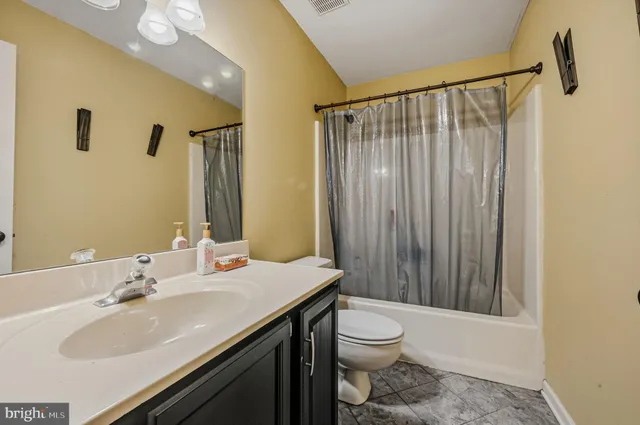 $615,000 | 5 Roosevelt Way, Avondale, PA 19311