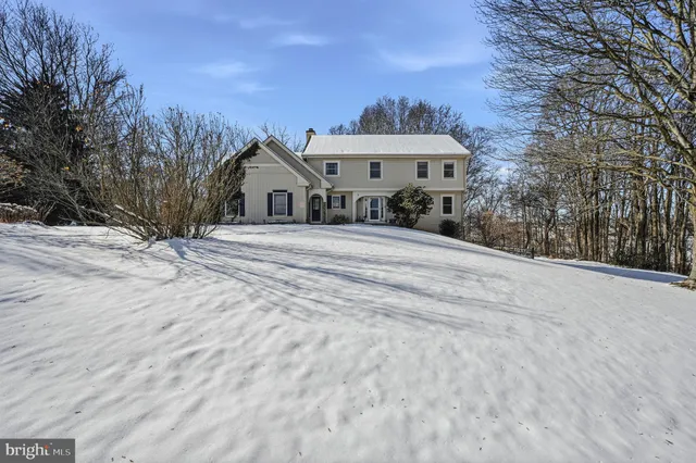 $615,000 | 5 Roosevelt Way, Avondale, PA 19311