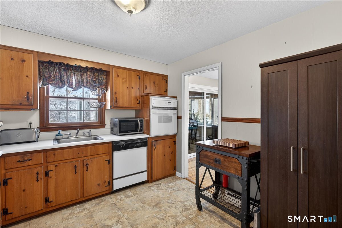 31 Longview Drive Ridgefield, CT 06877 - Photo 21 of 39 a kitchen with stainless steel appliances a refrigerator and a stove top oven