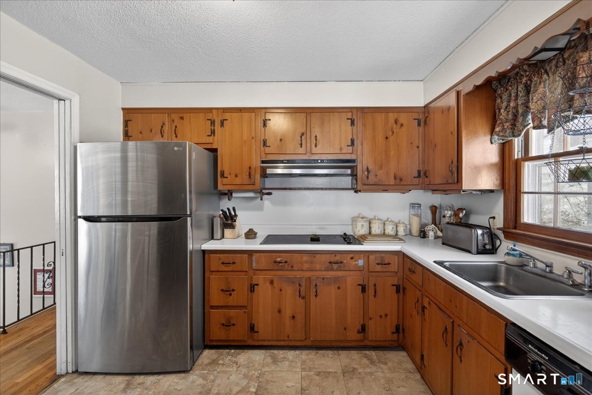 31 Longview Drive Ridgefield, CT 06877 - Photo 23 of 39 a kitchen with a refrigerator sink and stove
