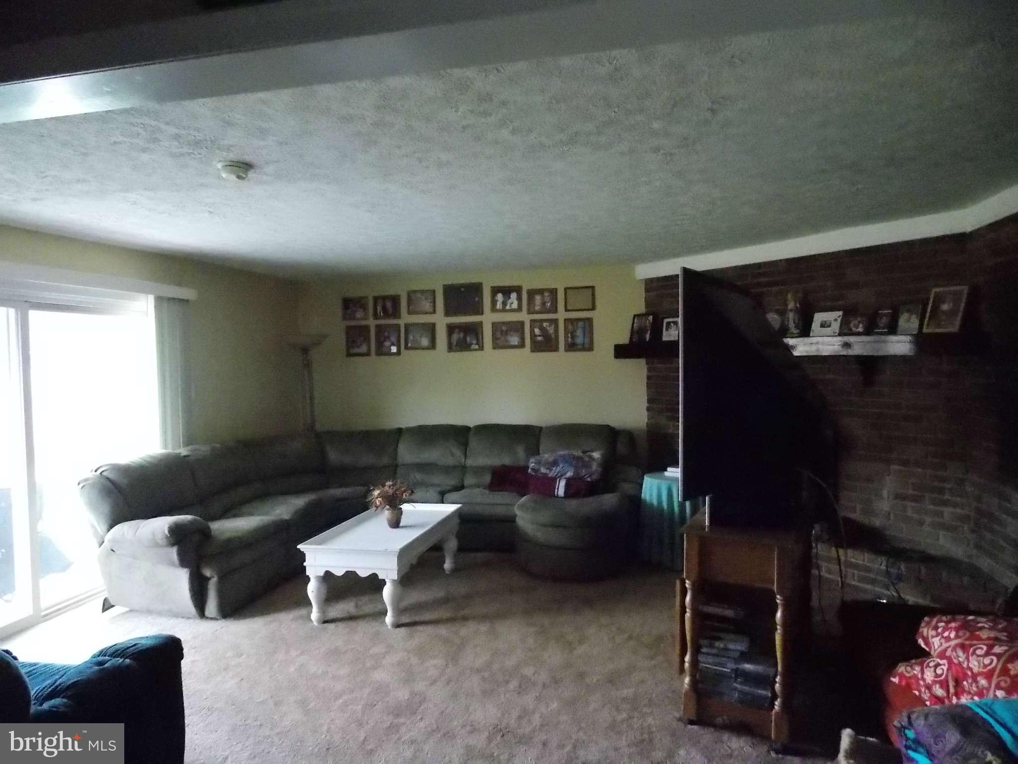 150 Dunlap Road Pasadena, MD 21122 - Photo 8 of 19 Living Room