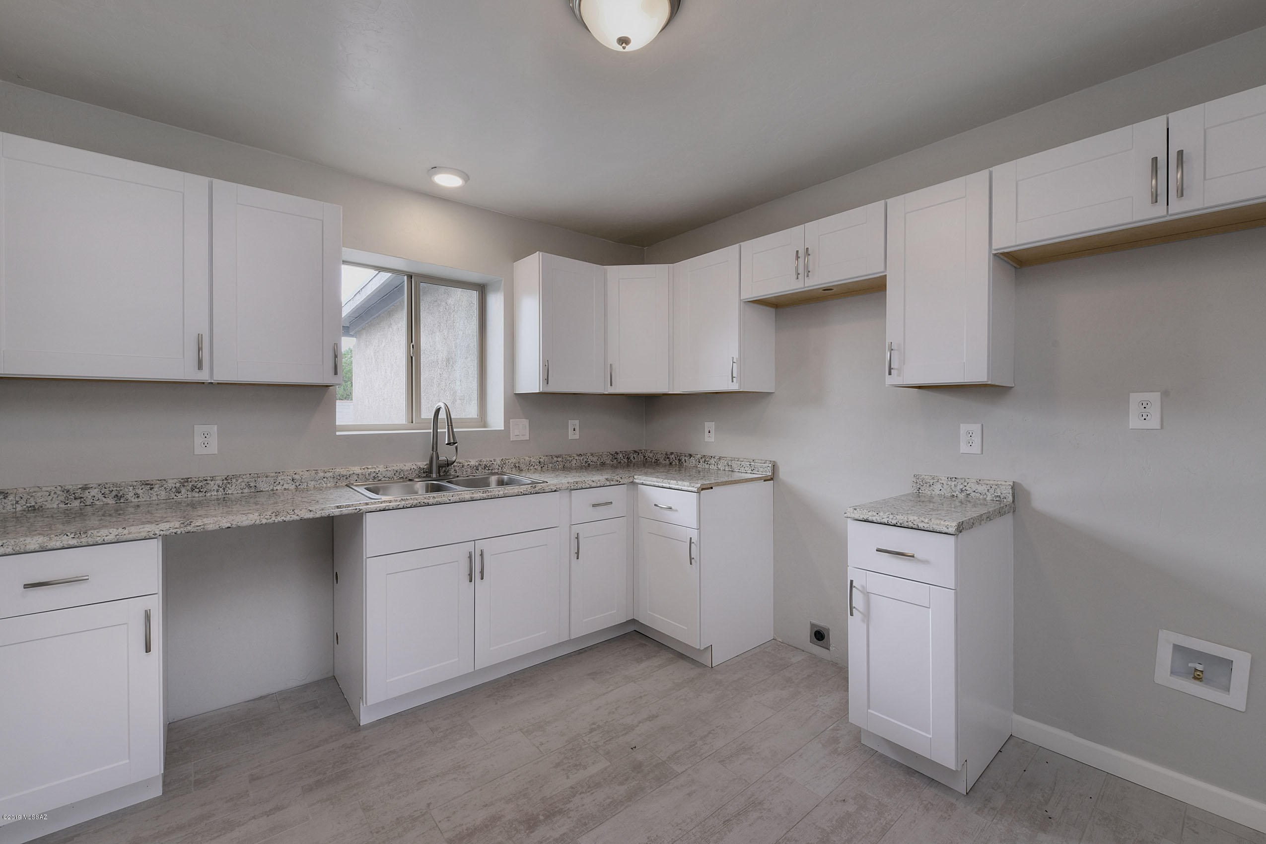 951 West Valencia Road Tucson, AZ 85706 - Photo 5 of 23 Gallery Image 5