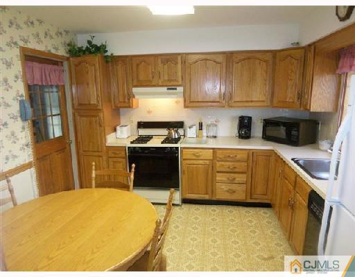 54 Jeffery Road Colonia, NJ 07067 - Photo 4 of 10 Gallery Image 4