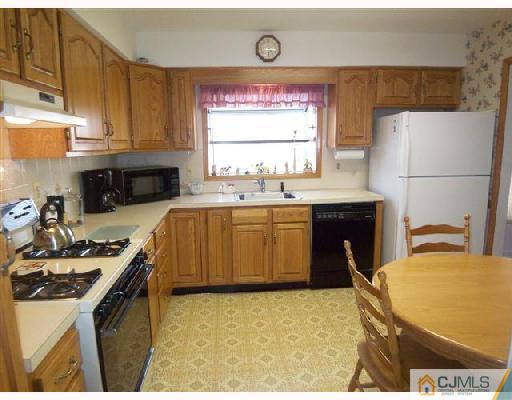 54 Jeffery Road Colonia, NJ 07067 - Photo 5 of 10 Gallery Image 5