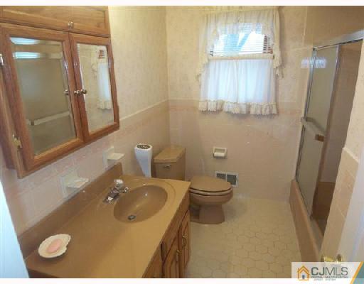 54 Jeffery Road Colonia, NJ 07067 - Photo 7 of 10 Gallery Image 7
