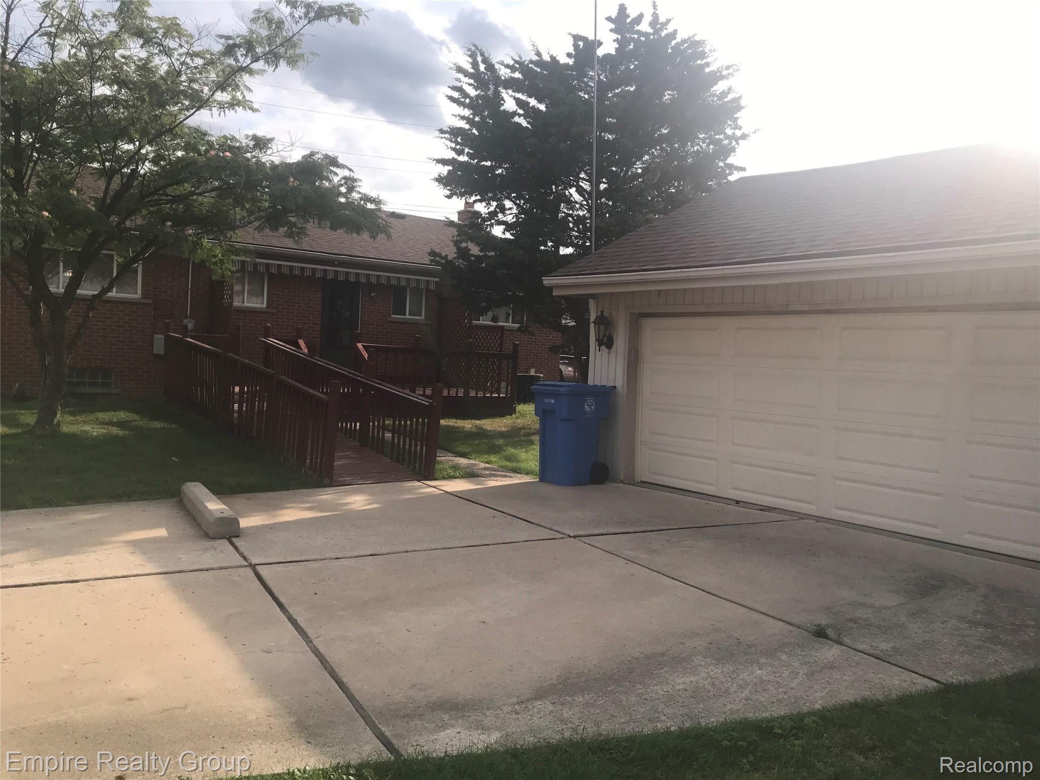 26944 Ford Road Dearborn Heights, MI 48127 - Photo 41 of 49 C6FC2626-9E87-48C1-9A72-50BA24493BB1.jpeg
