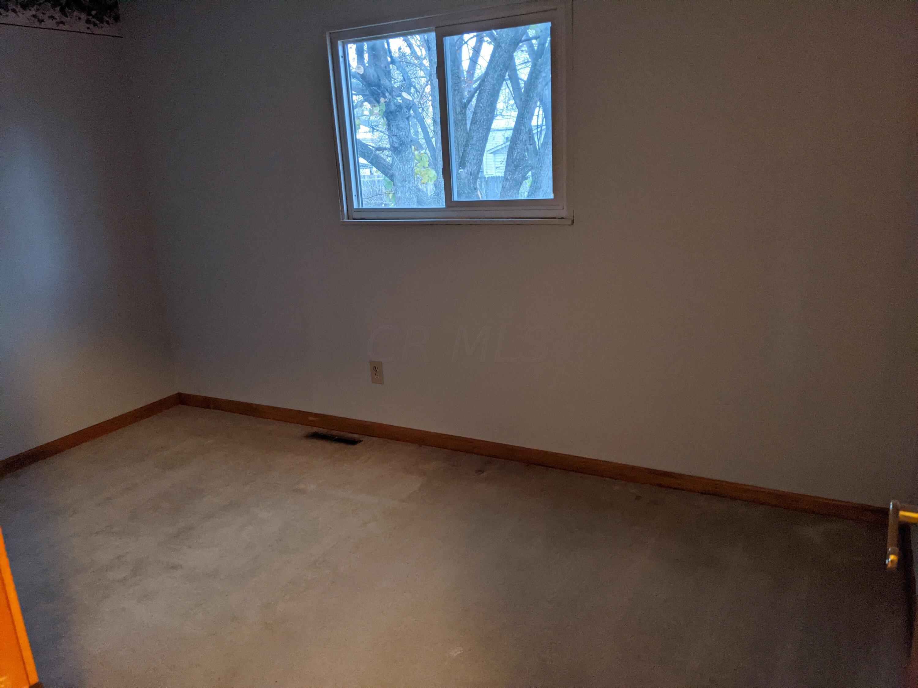 3179 Latonia Road Columbus, OH 43232 - Photo 6 of 11 PXL_20211126_131432908