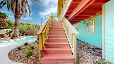 a view of entryway with a front door
