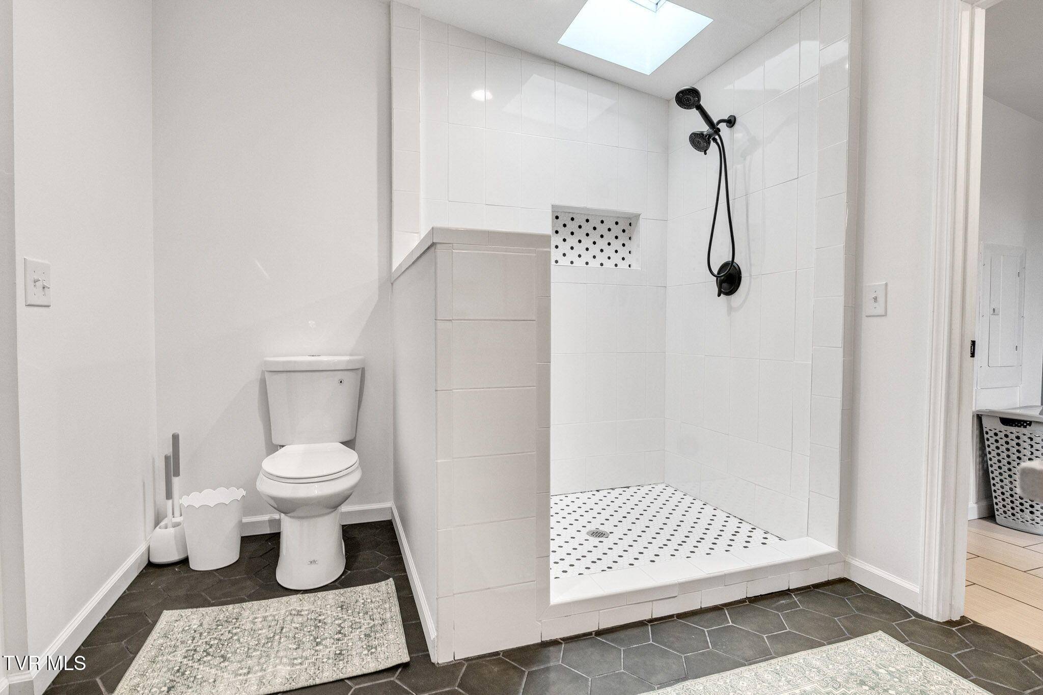 802 Holbert Lane Kodak, TN 37764 - Photo 11 of 35 9-web-or-mls-IMG_1120