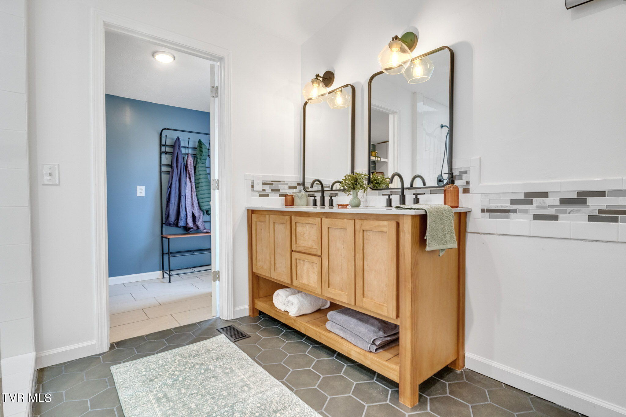 802 Holbert Lane Kodak, TN 37764 - Photo 12 of 35 10-web-or-mls-IMG_1123