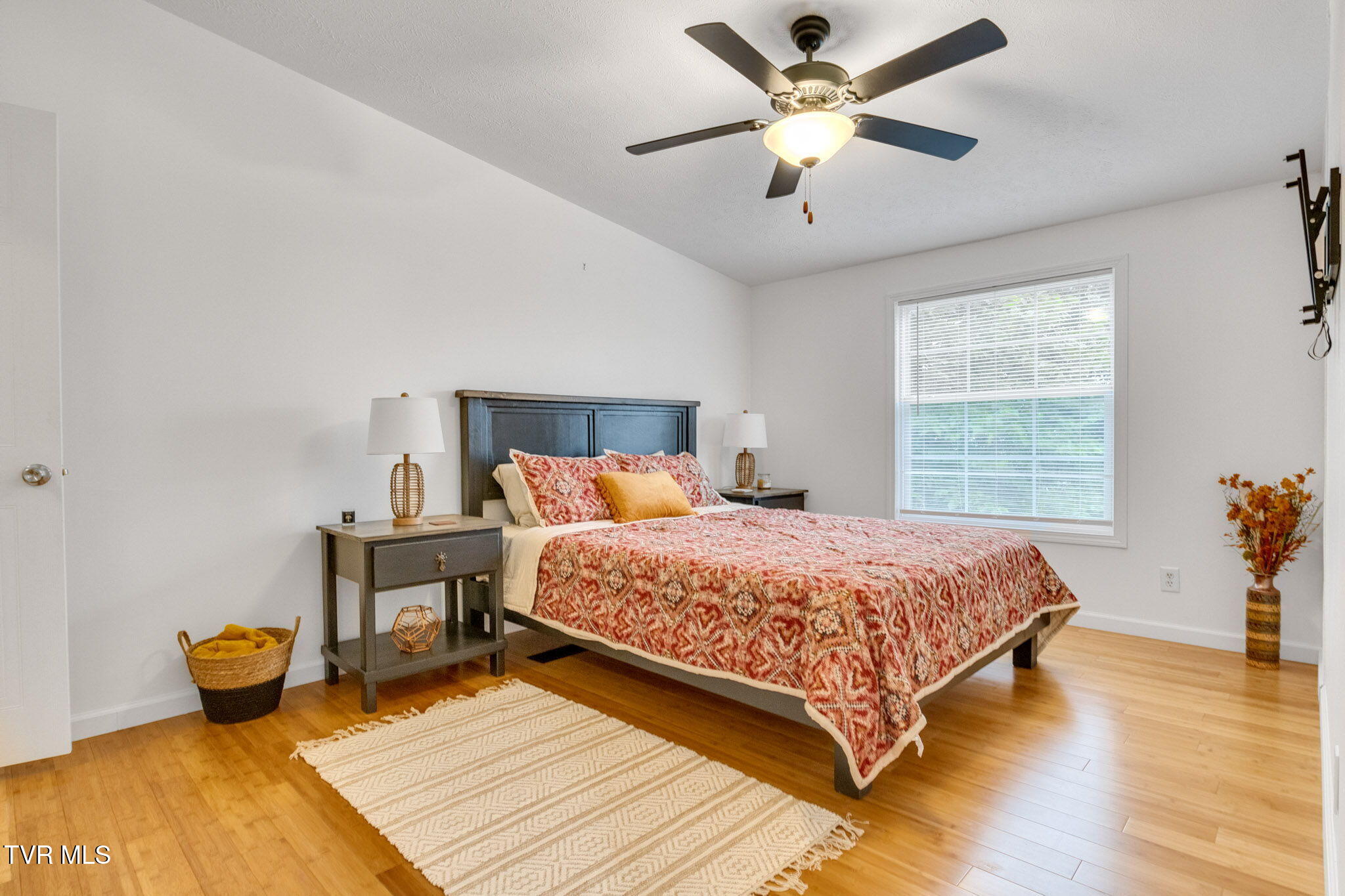 802 Holbert Lane Kodak, TN 37764 - Photo 14 of 35 16-web-or-mls-IMG_1141