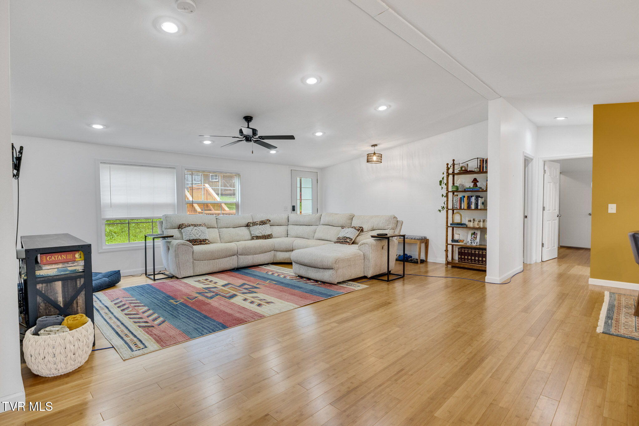 802 Holbert Lane Kodak, TN 37764 - Photo 3 of 35 23-web-or-mls-IMG_1162