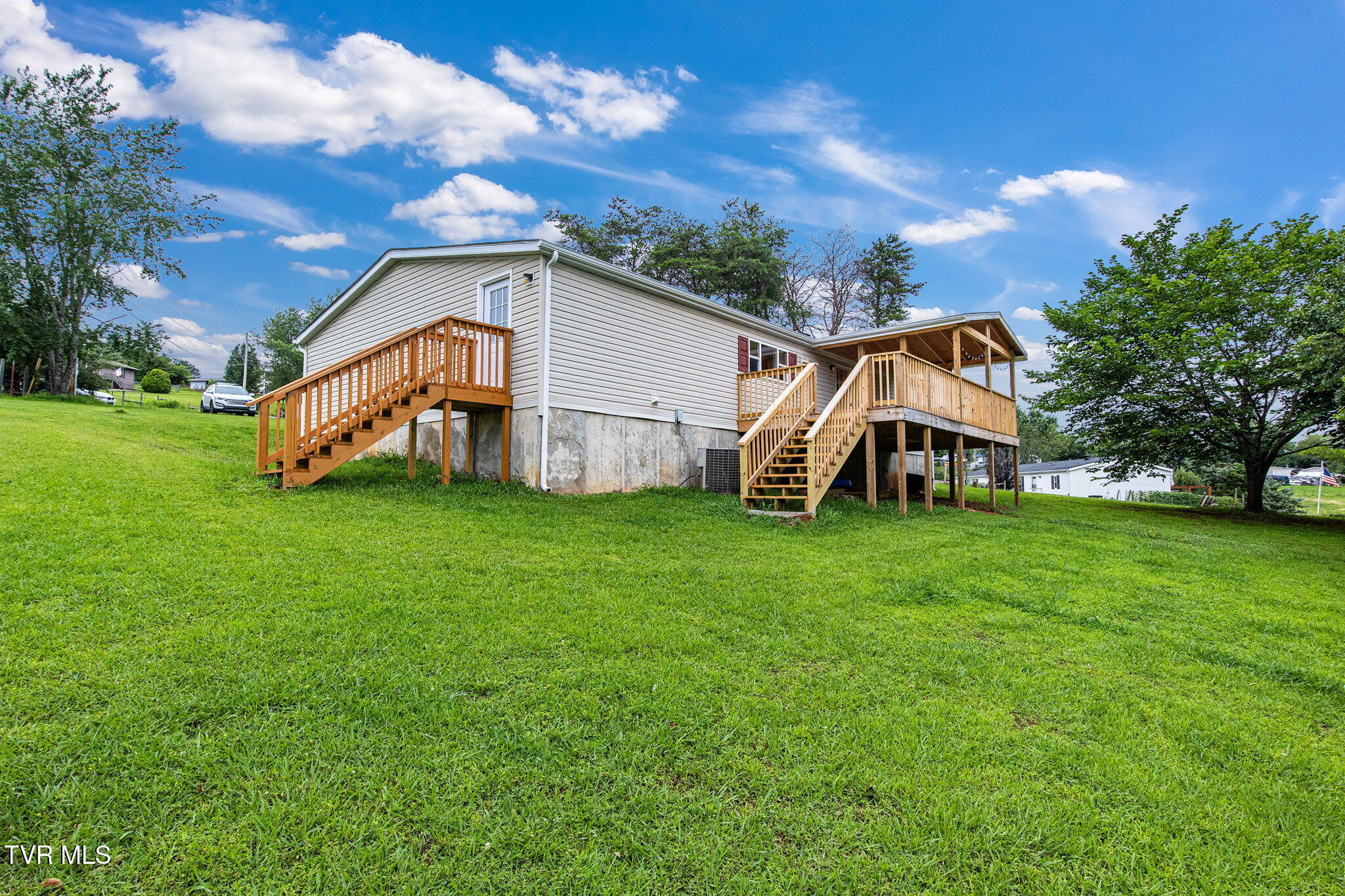 802 Holbert Lane Kodak, TN 37764 - Photo 33 of 35 33-web-or-mls-IMG_1194