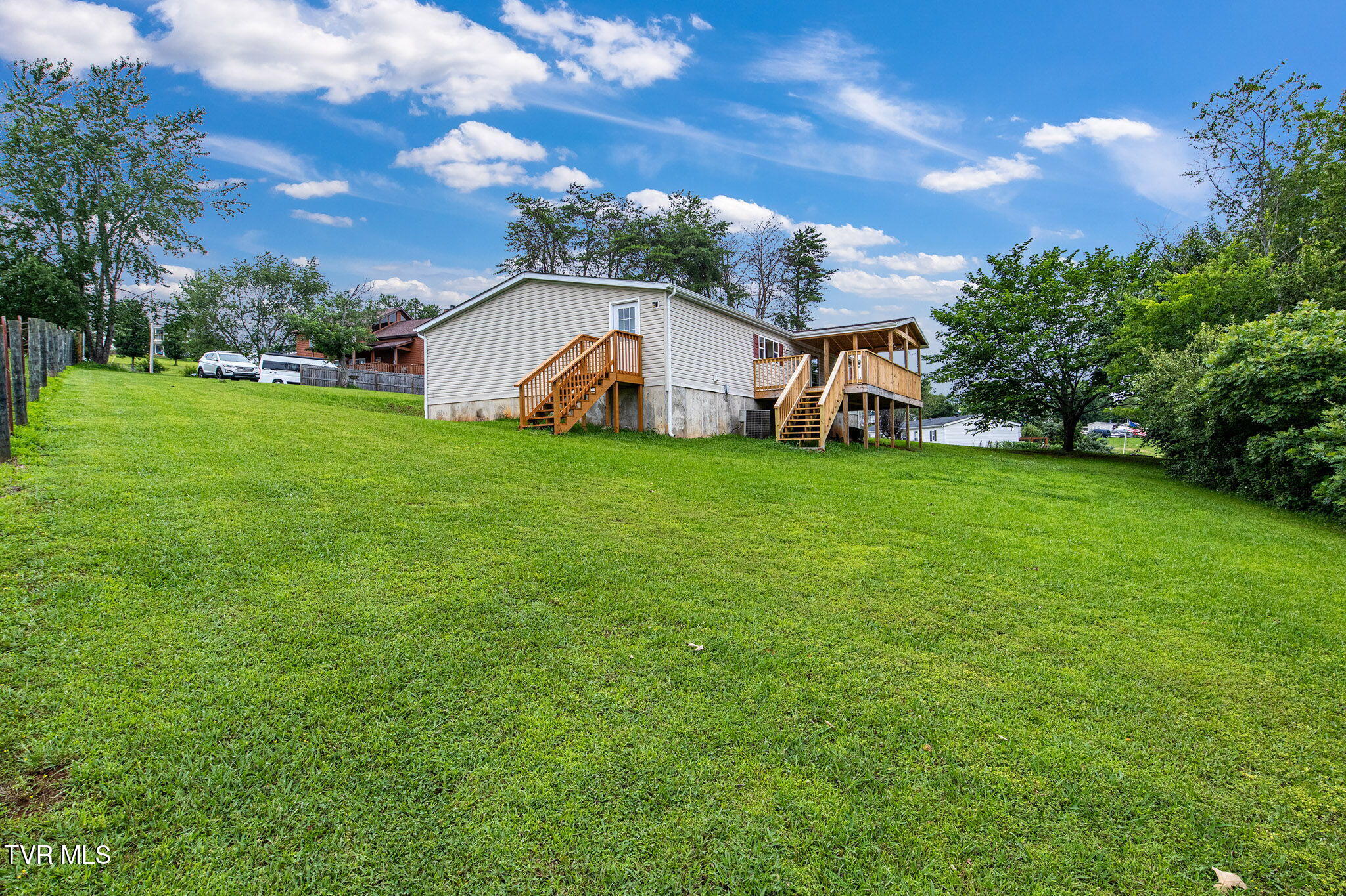 802 Holbert Lane Kodak, TN 37764 - Photo 34 of 35 34-web-or-mls-IMG_1197