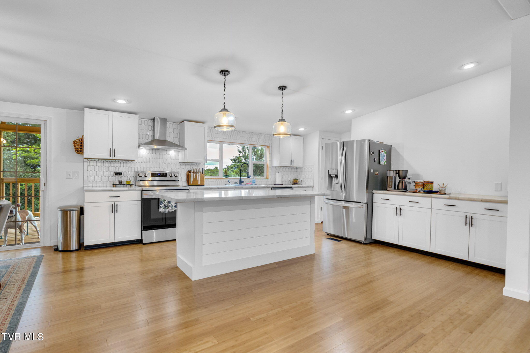 802 Holbert Lane Kodak, TN 37764 - Photo 4 of 35 24-web-or-mls-IMG_1165