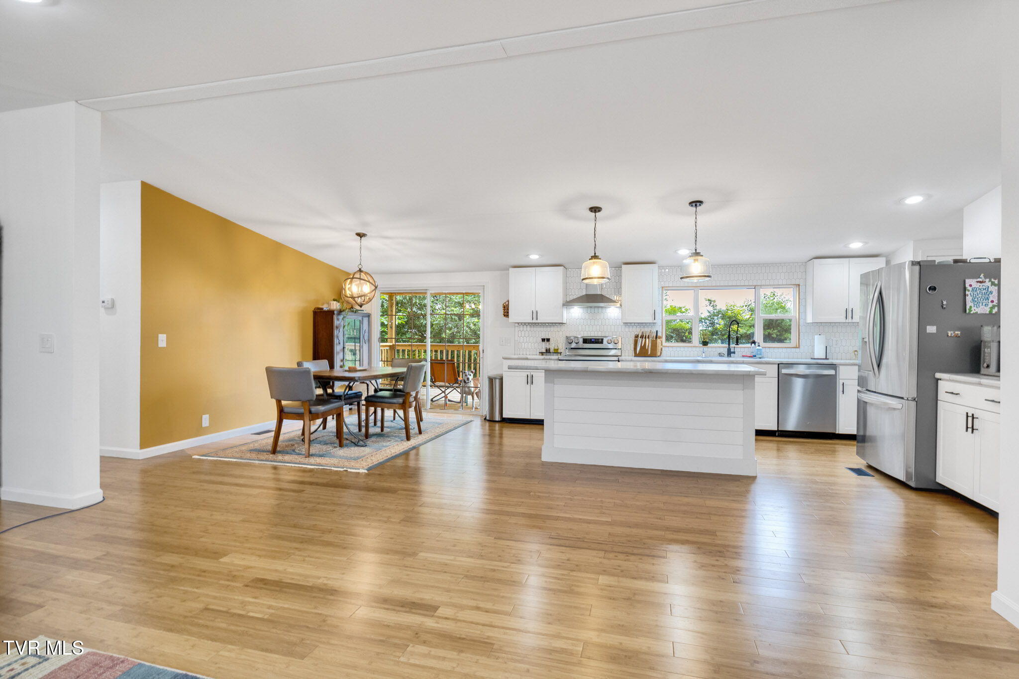 802 Holbert Lane Kodak, TN 37764 - Photo 5 of 35 25-web-or-mls-IMG_1168