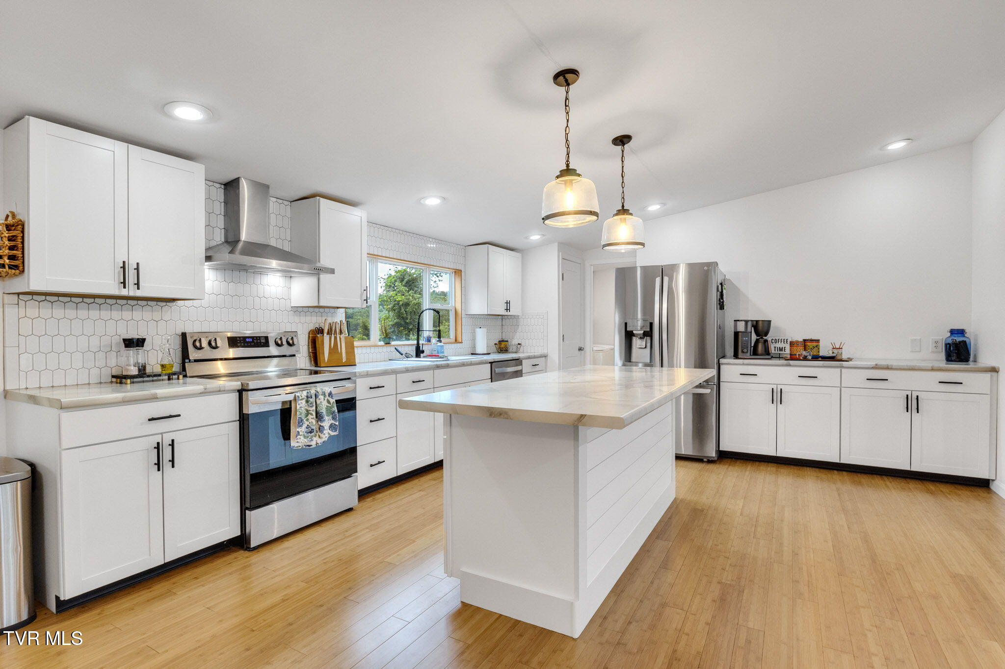 802 Holbert Lane Kodak, TN 37764 - Photo 6 of 35 26-web-or-mls-IMG_1171