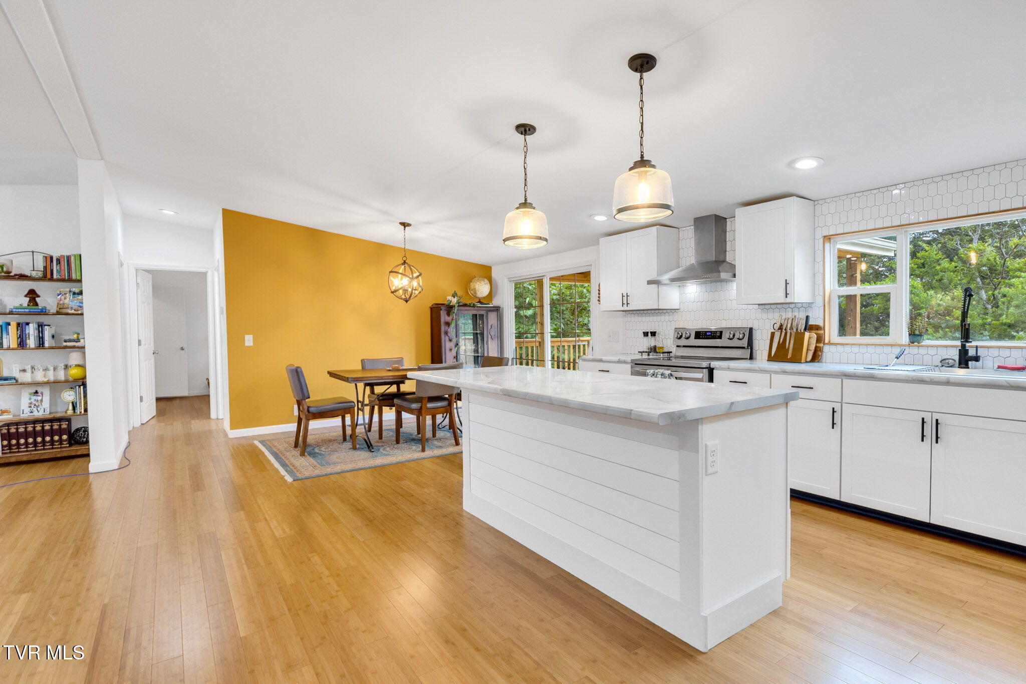 802 Holbert Lane Kodak, TN 37764 - Photo 7 of 35 27-web-or-mls-IMG_1174