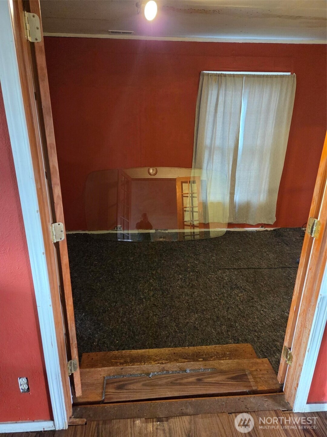 12001 Spanaway Loop Road South Tacoma, WA 98444 - Photo 5 of 20 a bathroom with a window