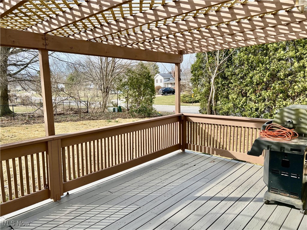 89 Bowhall Road Painesville, OH 44077 - Photo 20 of 23 Huge trellised back deck