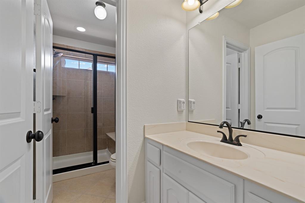 2500 Strathfield Lane Trophy Club, TX 76262 - Photo 25 of 34 Hall Bath