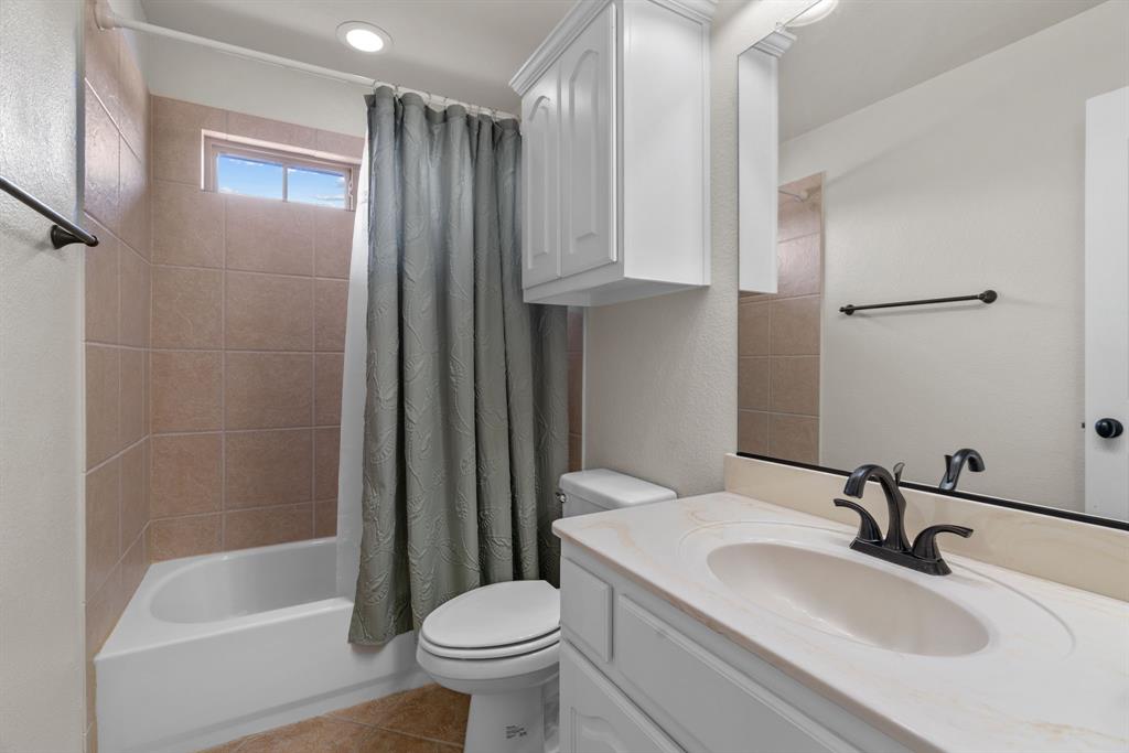 2500 Strathfield Lane Trophy Club, TX 76262 - Photo 29 of 34 Hall Bath