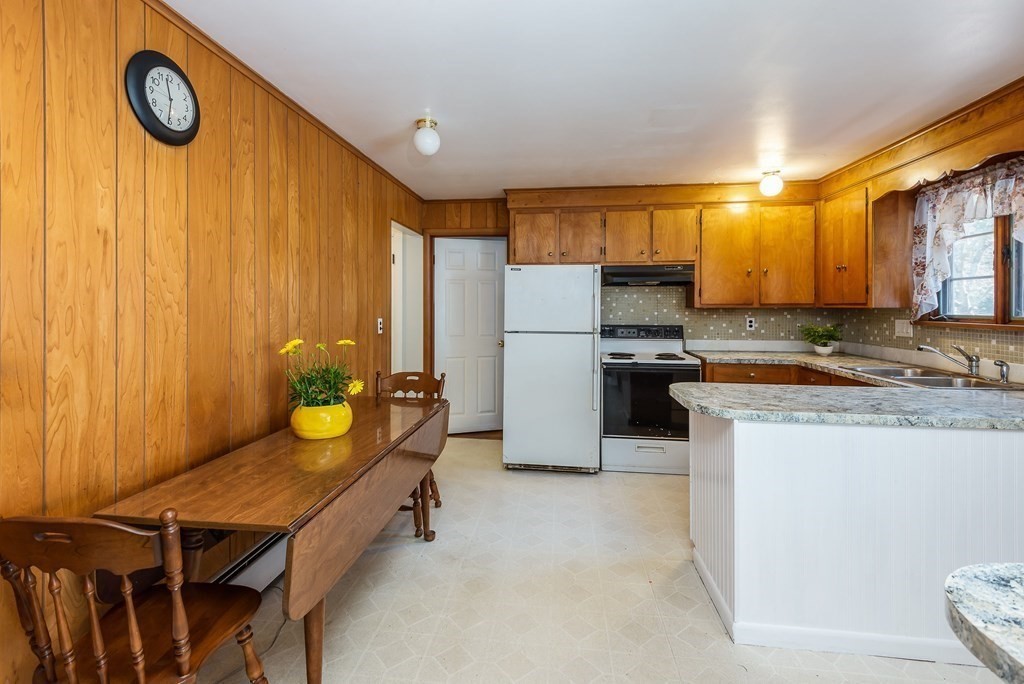 45 Beagle Club Road Attleboro, MA 02703 - Photo 3 of 29 Gallery Image 3