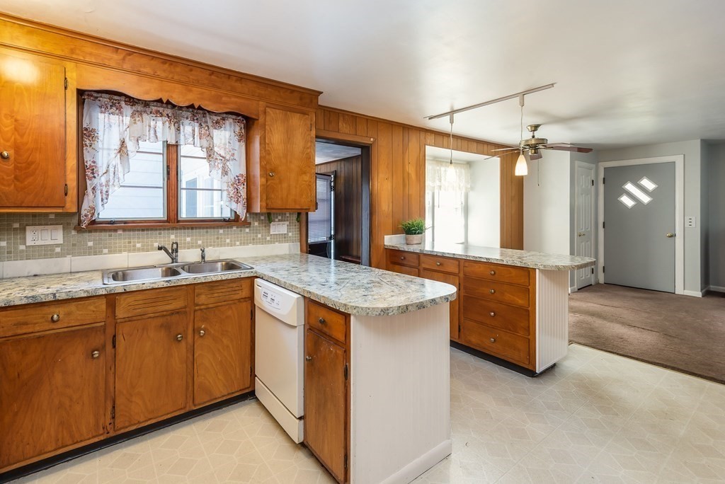 45 Beagle Club Road Attleboro, MA 02703 - Photo 6 of 29 Gallery Image 6