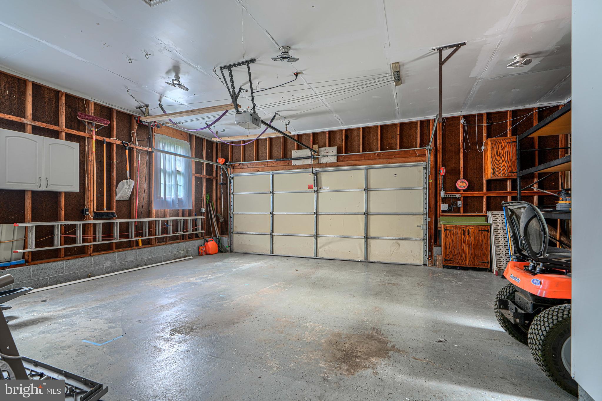 13908 Foxland Road Phoenix, MD 21131 - Photo 32 of 62 Garage