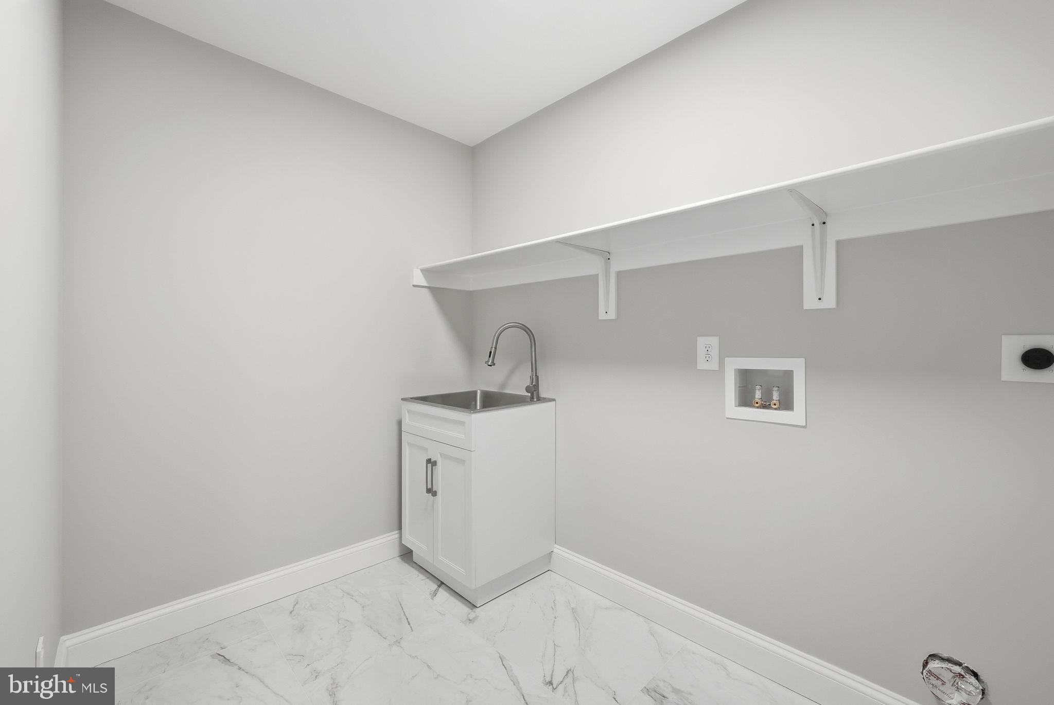 9586 South Pines Road Warrenton, VA 20186 - Photo 41 of 53 a bathroom with a sink
