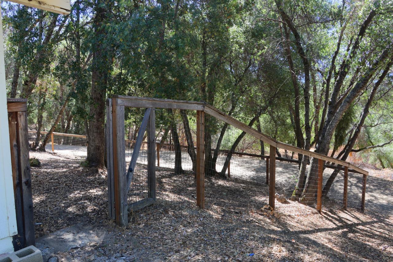 39406 John West Road Oakhurst, CA 93644 - Photo 17 of 38