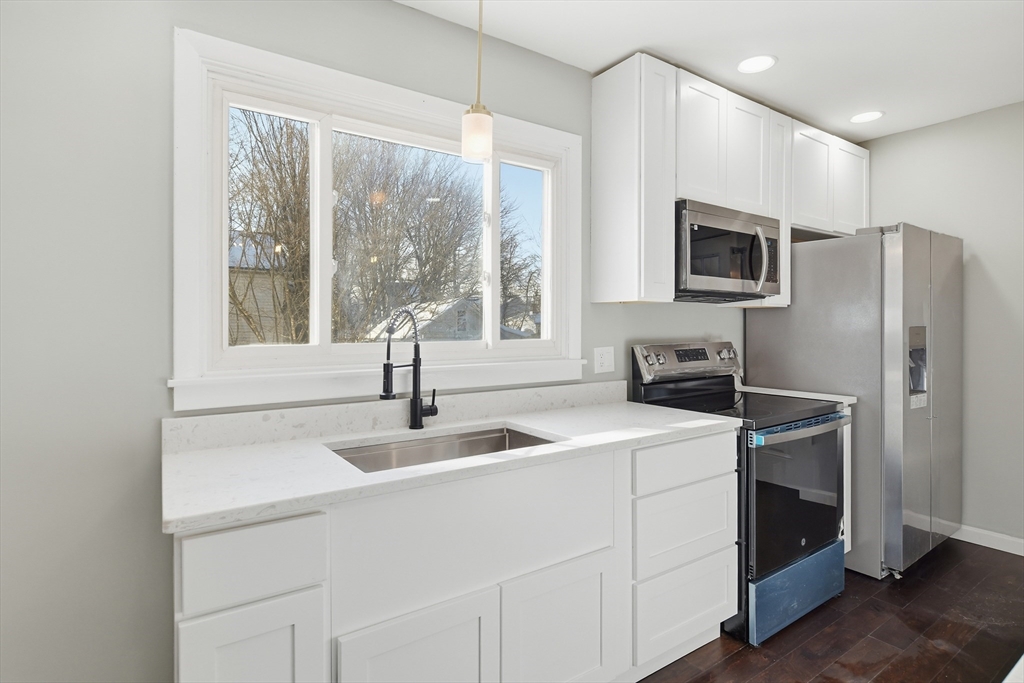 81 Chestnut Street West Springfield, MA 01089 - Photo 14 of 35